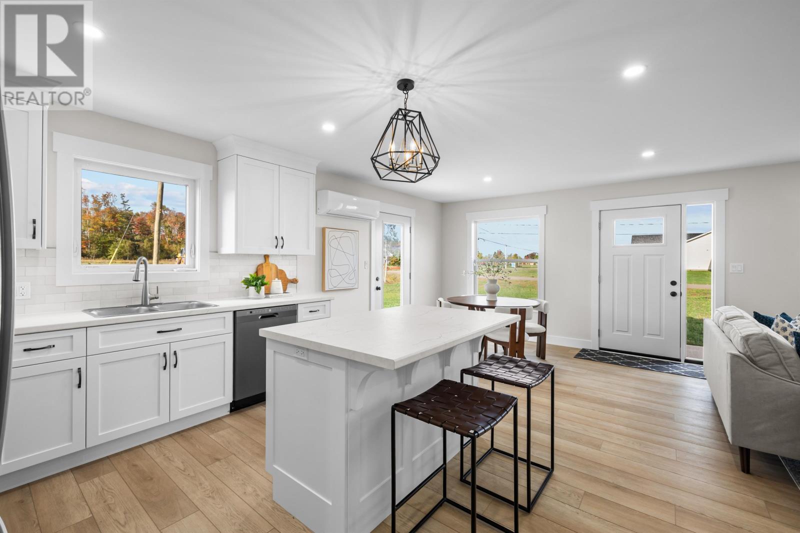 6 Sydney Way Property Photo 13