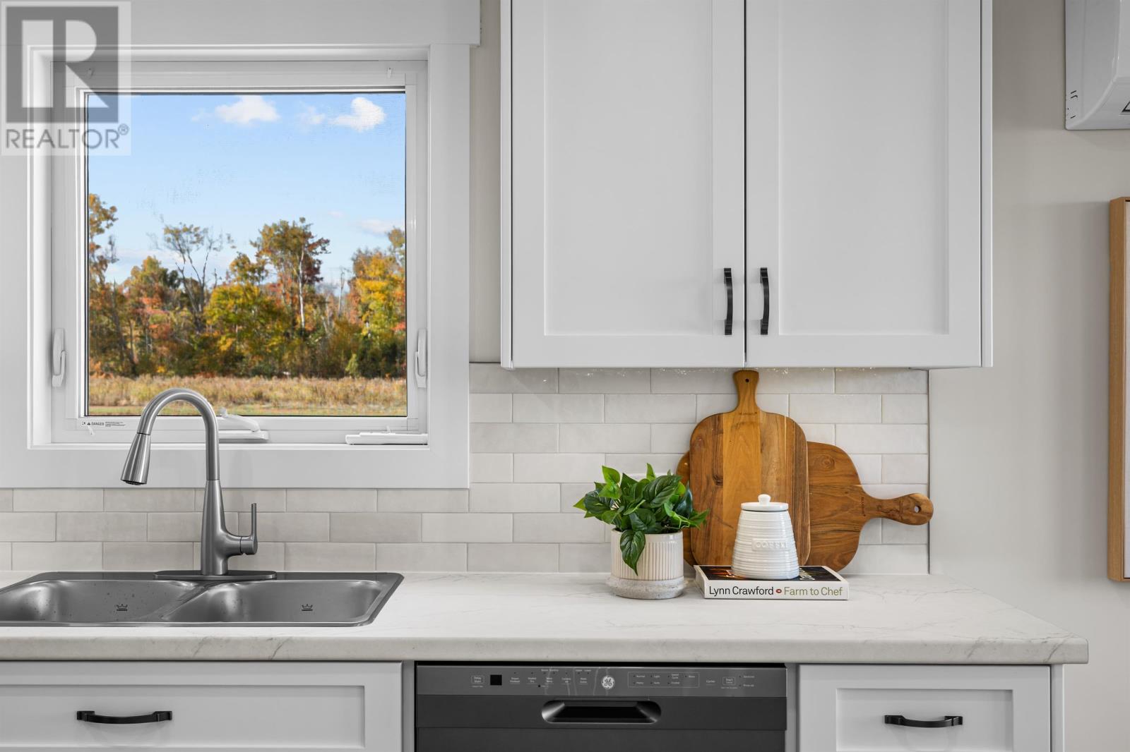 6 Sydney Way Property Photo 15