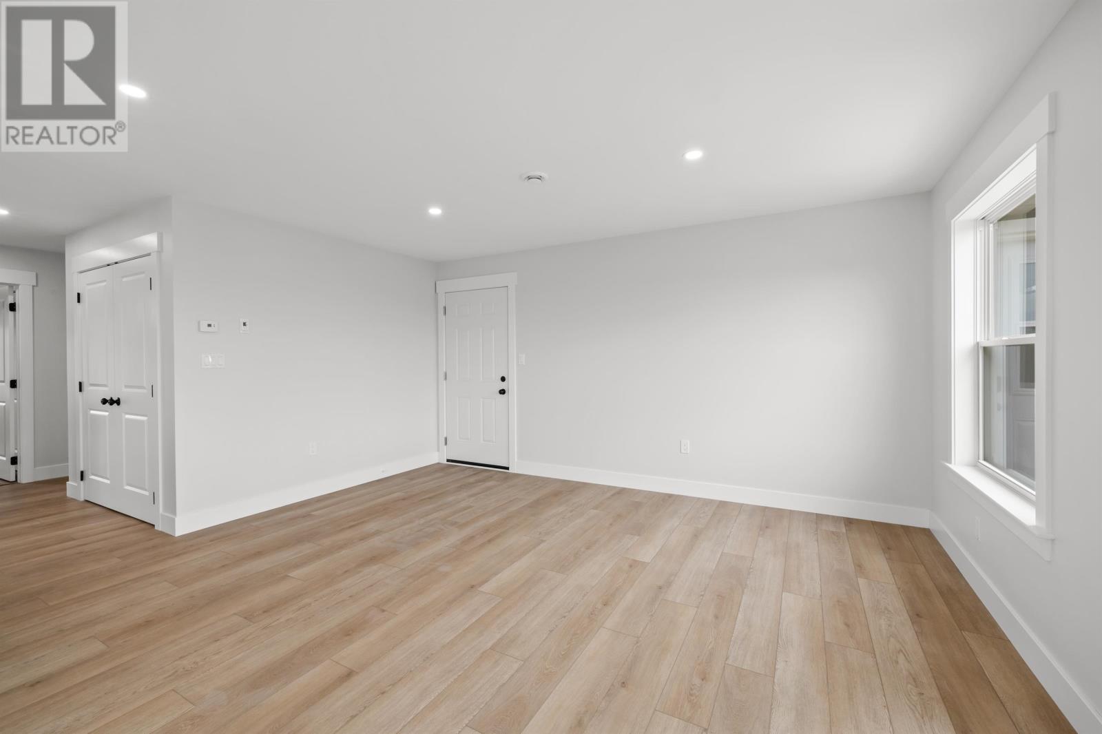 6 Sydney Way Property Photo 25