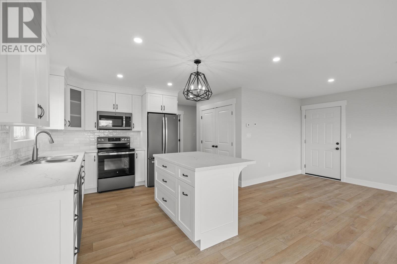 6 Sydney Way Property Photo 29