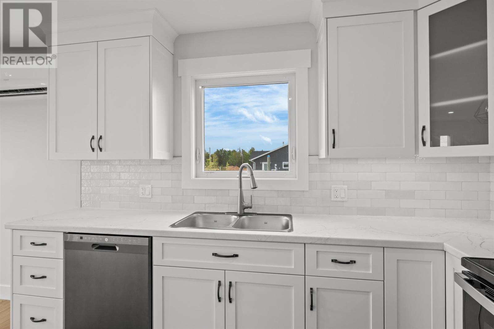 6 Sydney Way Property Photo 32