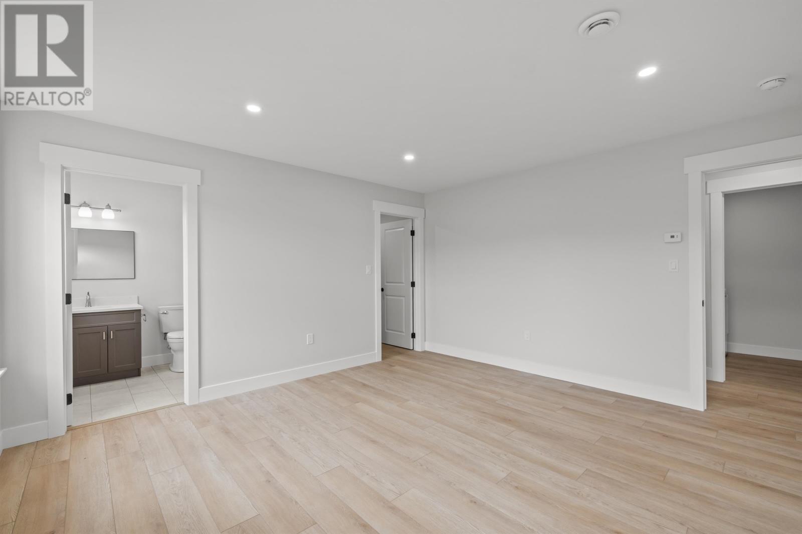 6 Sydney Way Property Photo 42