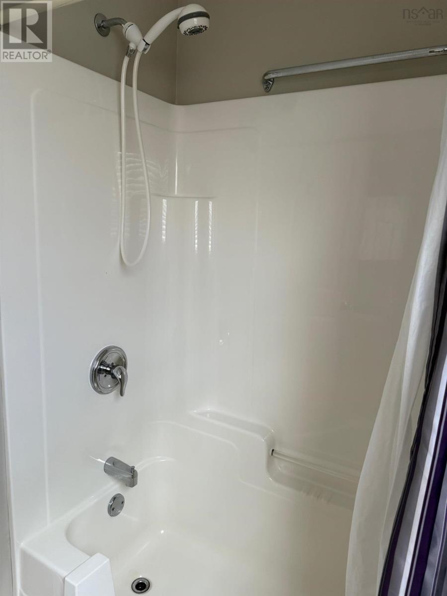 81 Thomson Drive Property Photo 10