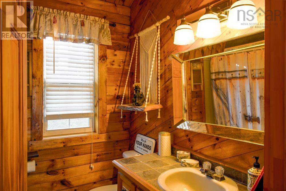 169 Cockscomb Lake Drive Property Photo 17