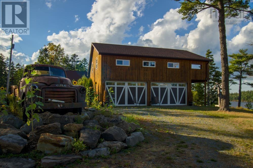 169 Cockscomb Lake Drive Property Photo 22