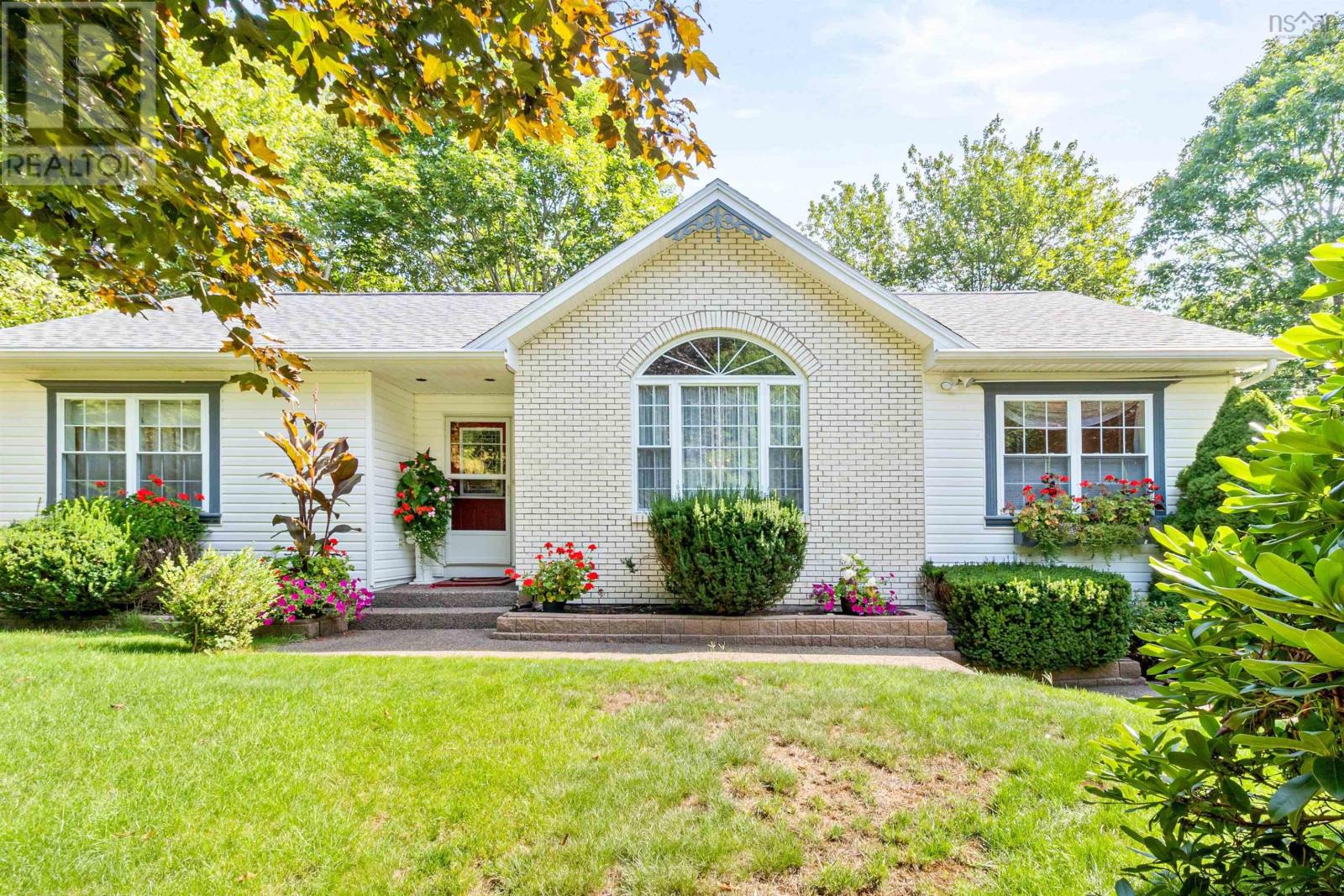 42 Canterbury Lane Property Photo 1