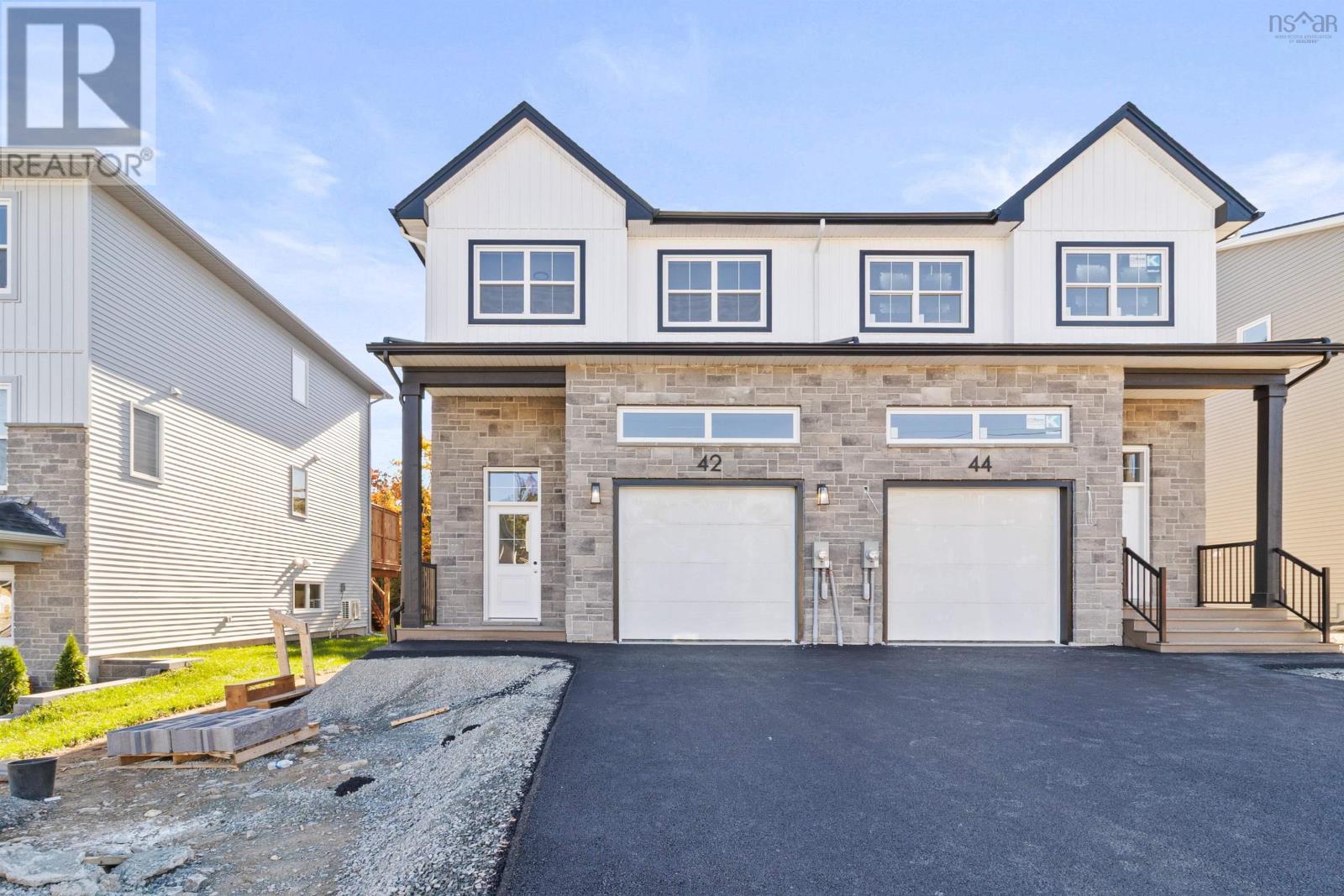 42 Simona Drive #5 Property Photo 1