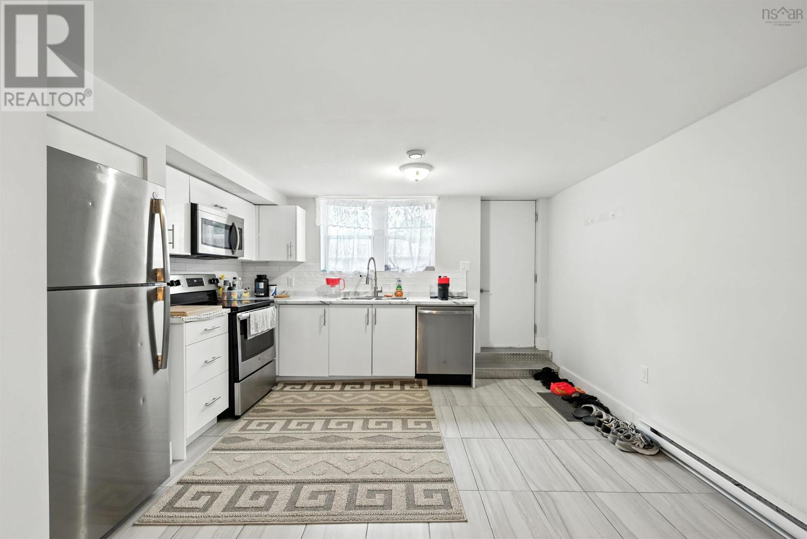 81 Adelaide Avenue Property Photo 35