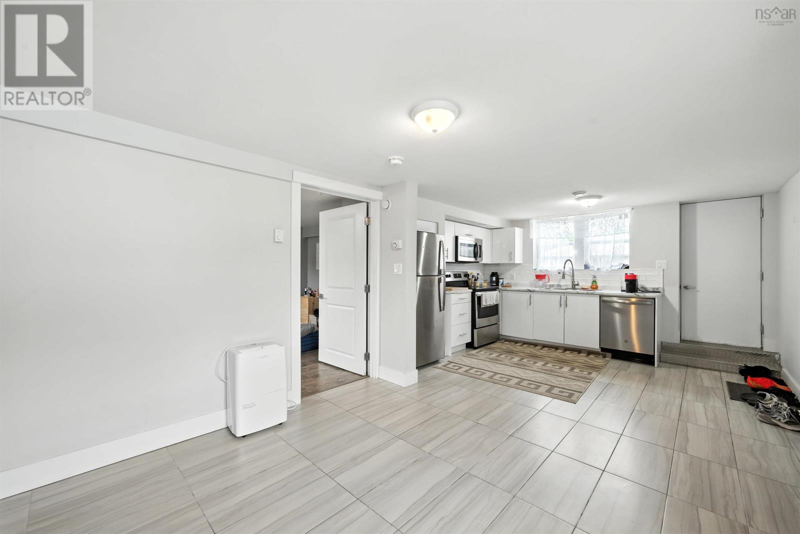 81 Adelaide Avenue Property Photo 36