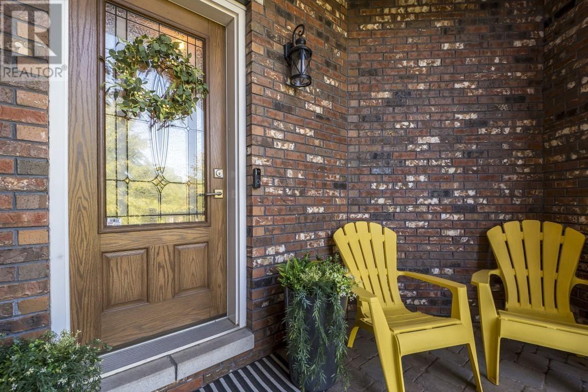 35 Shaughnessy Place Property Photo 4