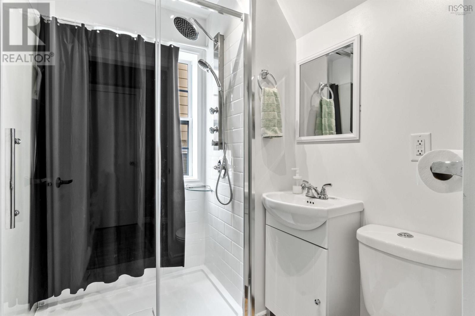 1596 St. Margaret's Bay Road Property Photo 17