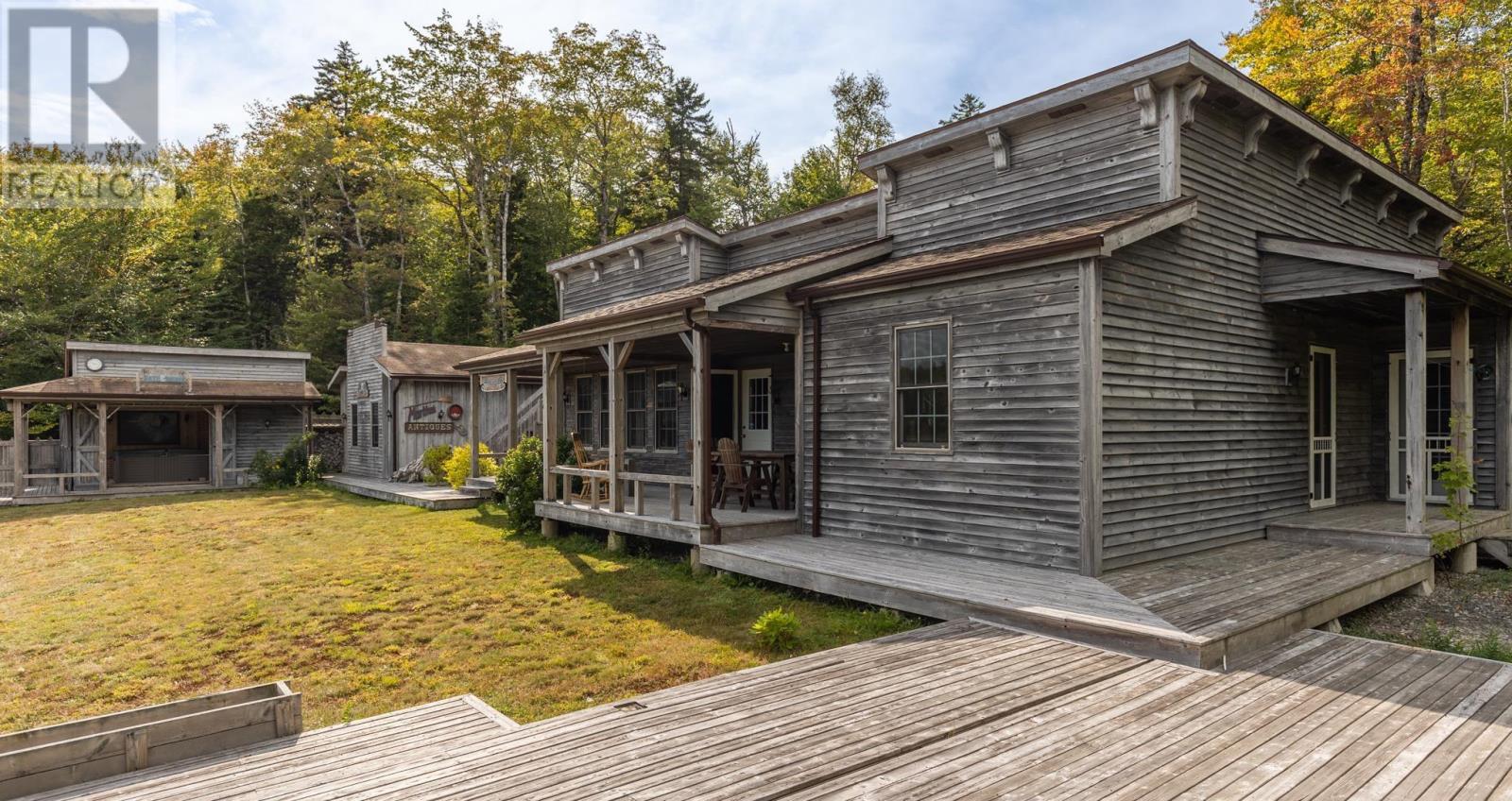 240 Pine Prince Drive Property Photo 3