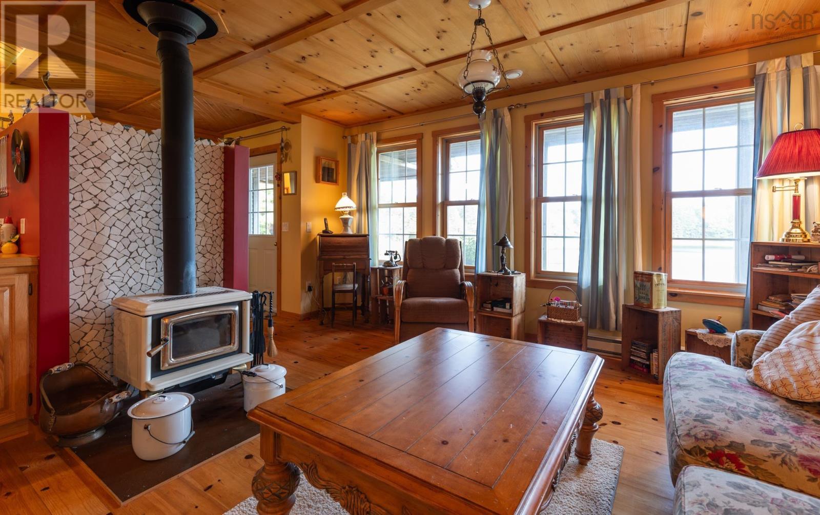 240 Pine Prince Drive Property Photo 7