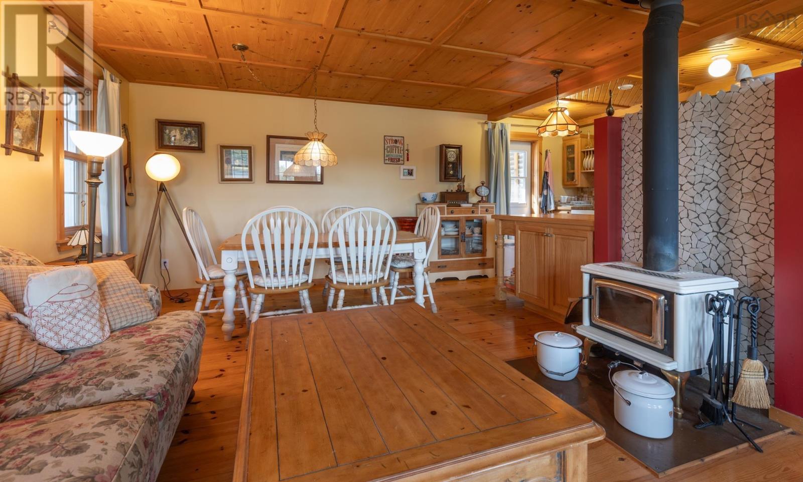 240 Pine Prince Drive Property Photo 9