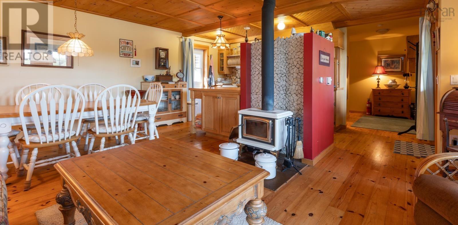 240 Pine Prince Drive Property Photo 10