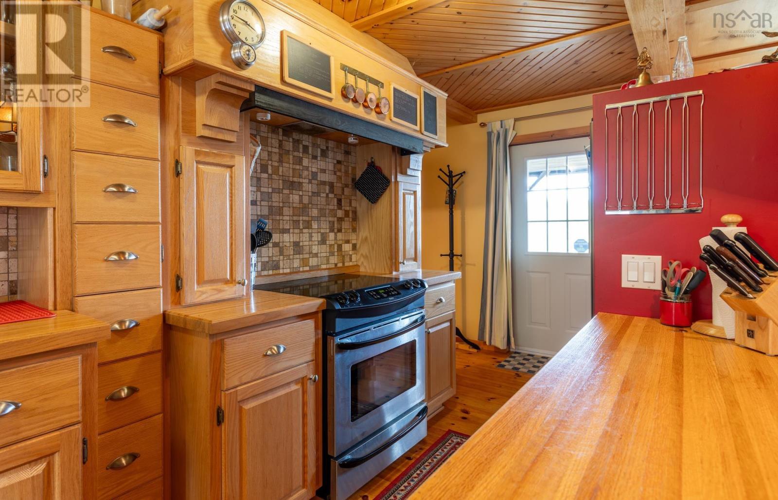 240 Pine Prince Drive Property Photo 13