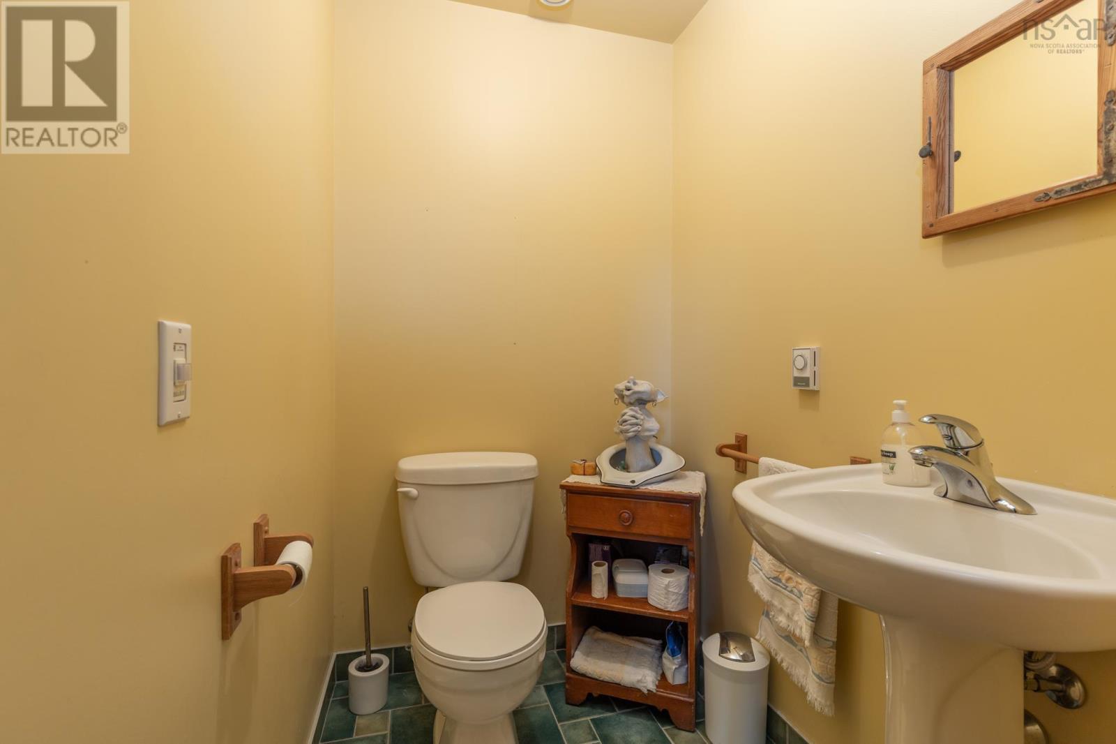 240 Pine Prince Drive Property Photo 18