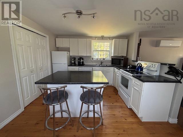 4757 Northfield Road Property Photo 7