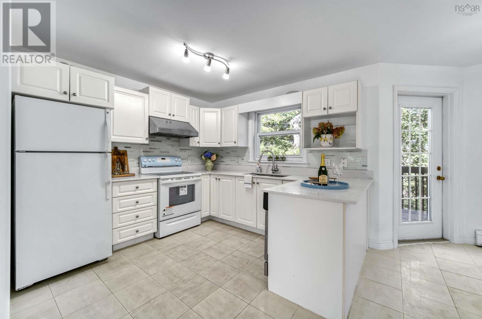 77 Amin Street Property Photo 11