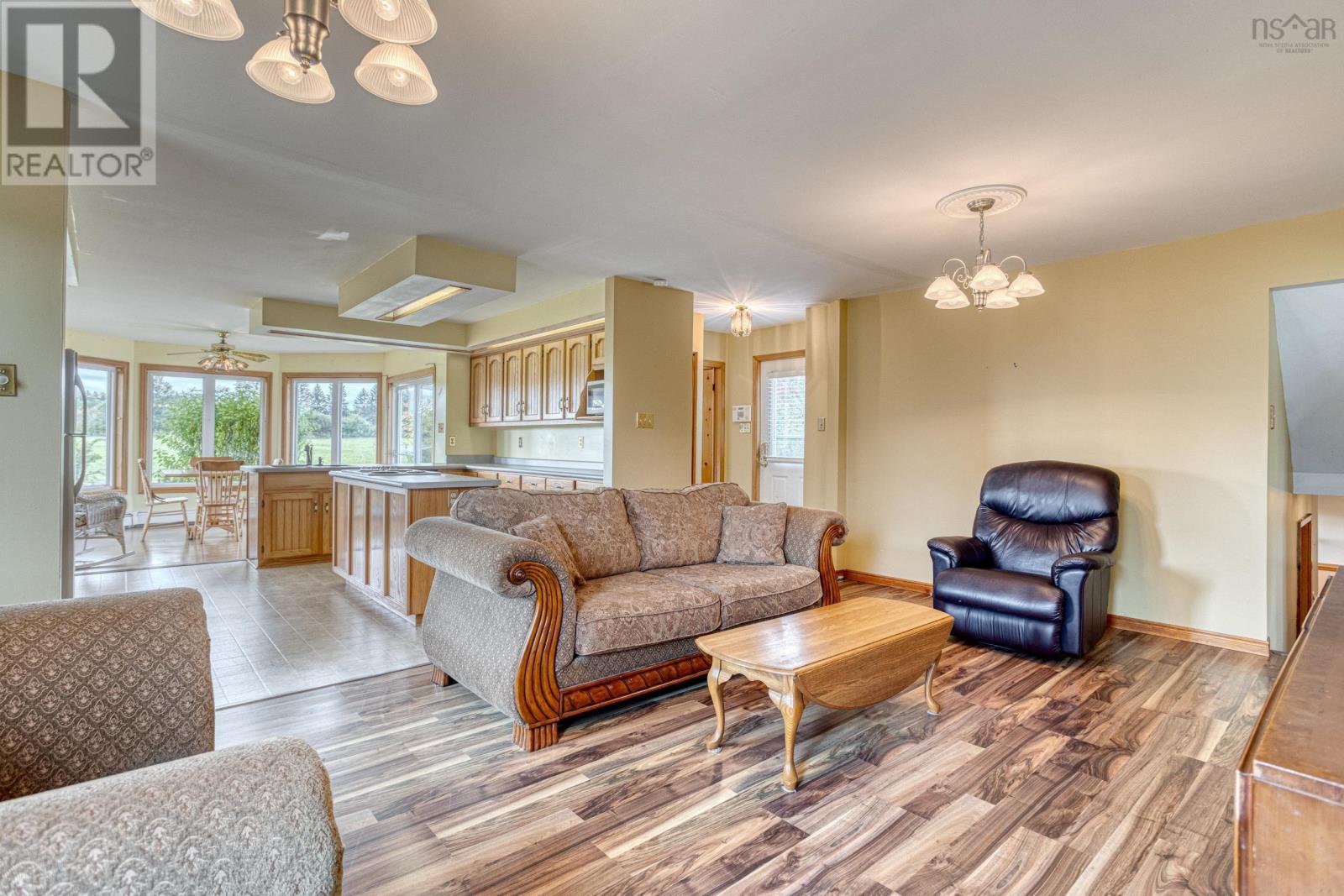 137 Tideview Drive Property Photo 9