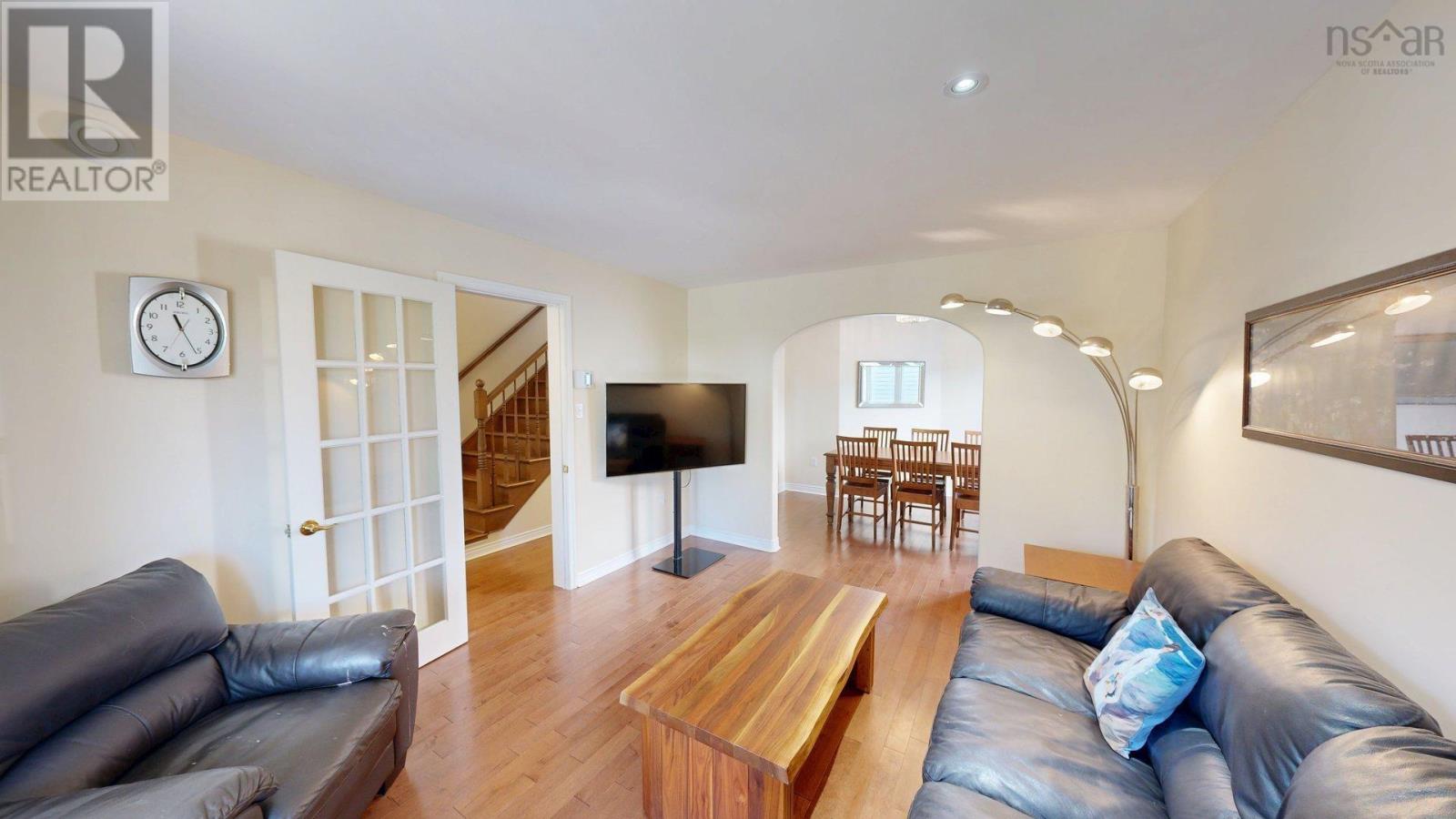 11 Glenbourne Court Property Photo 7