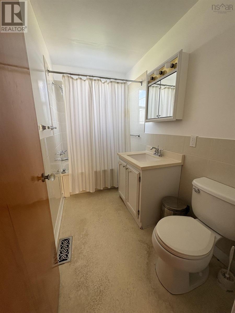 41 School Street Property Photo 9