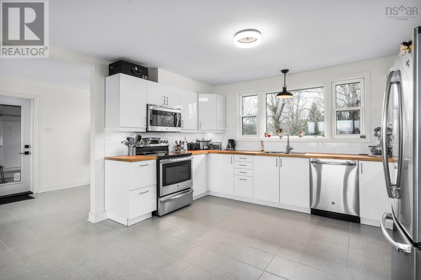 10165 Highway 1 Property Photo 14