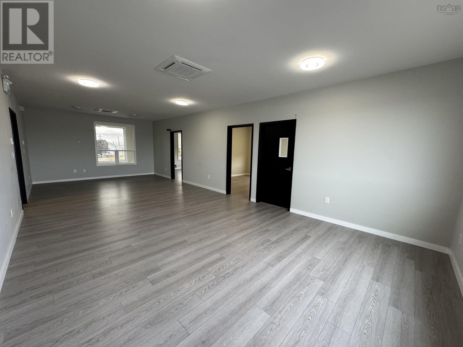 160e Robie Street Property Photo 5