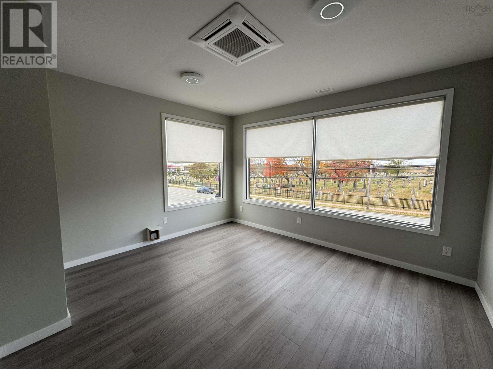 160e Robie Street Property Photo 8