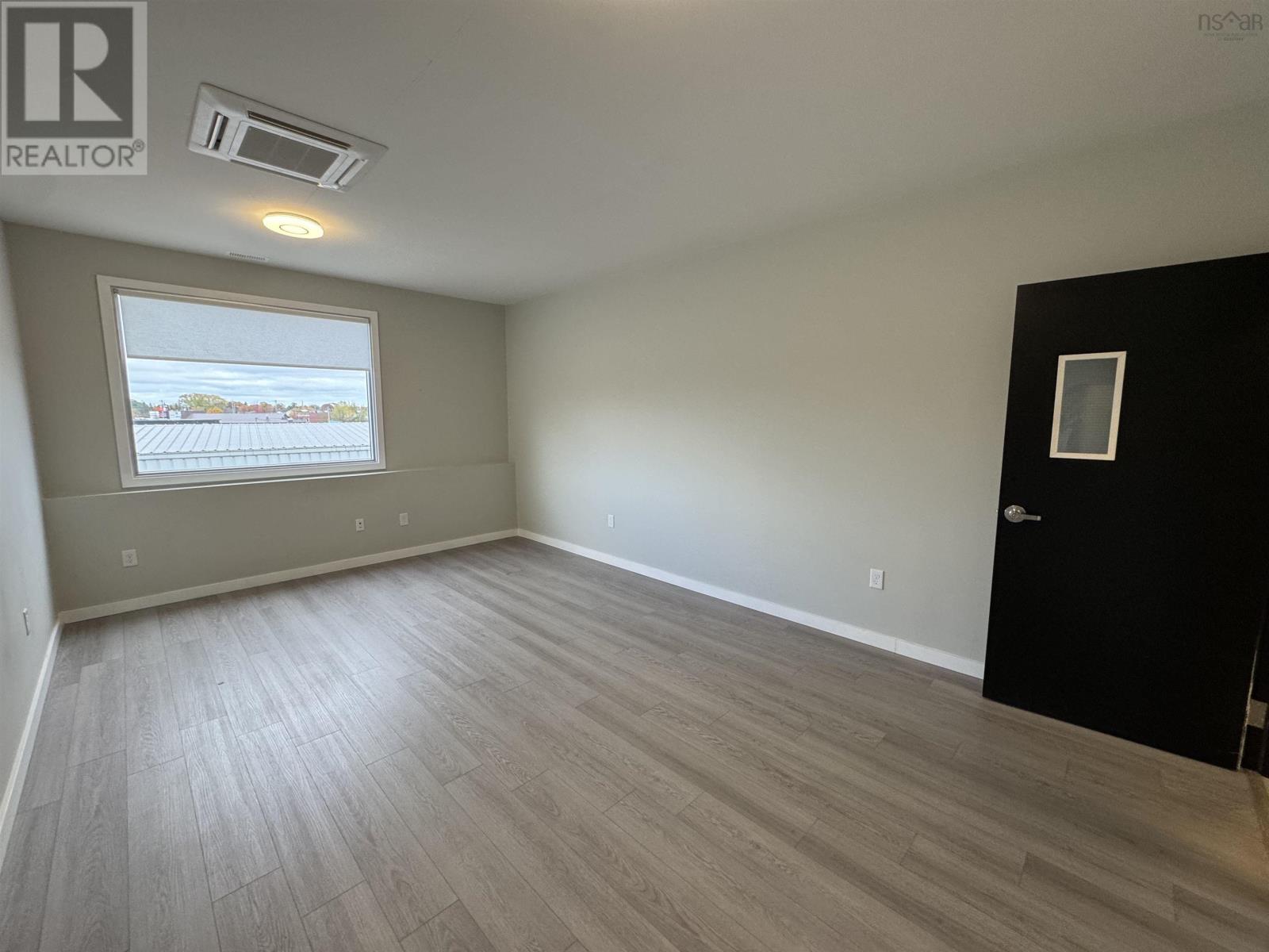 160e Robie Street Property Photo 11