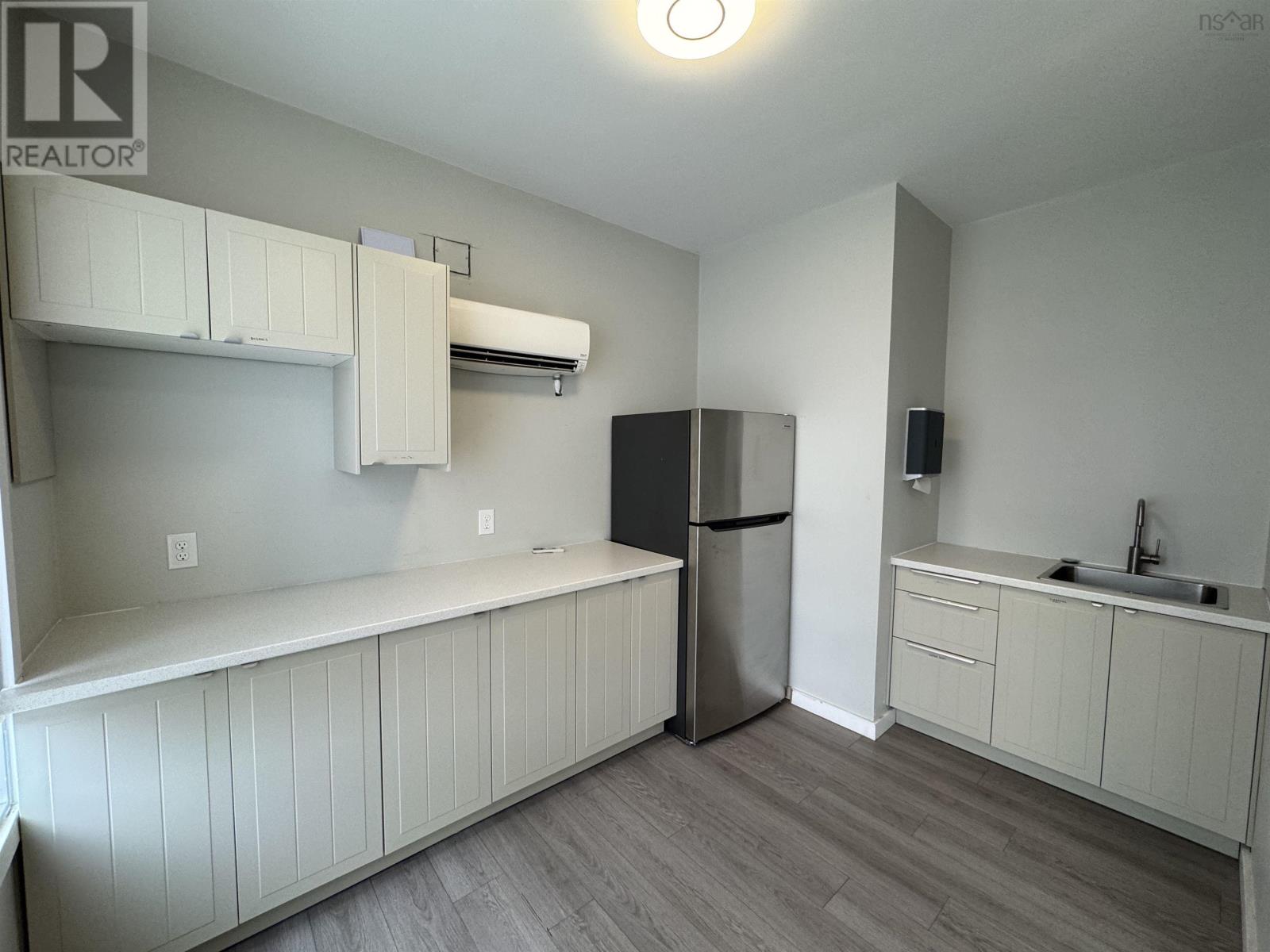 160e Robie Street Property Photo 17
