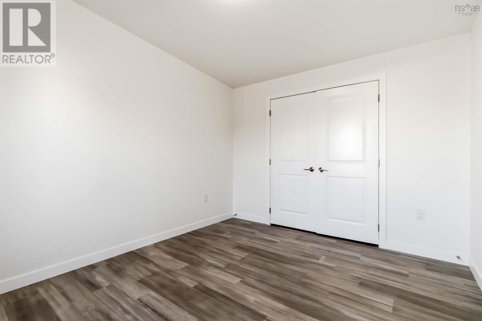 4 Pebble Lane Property Photo 16