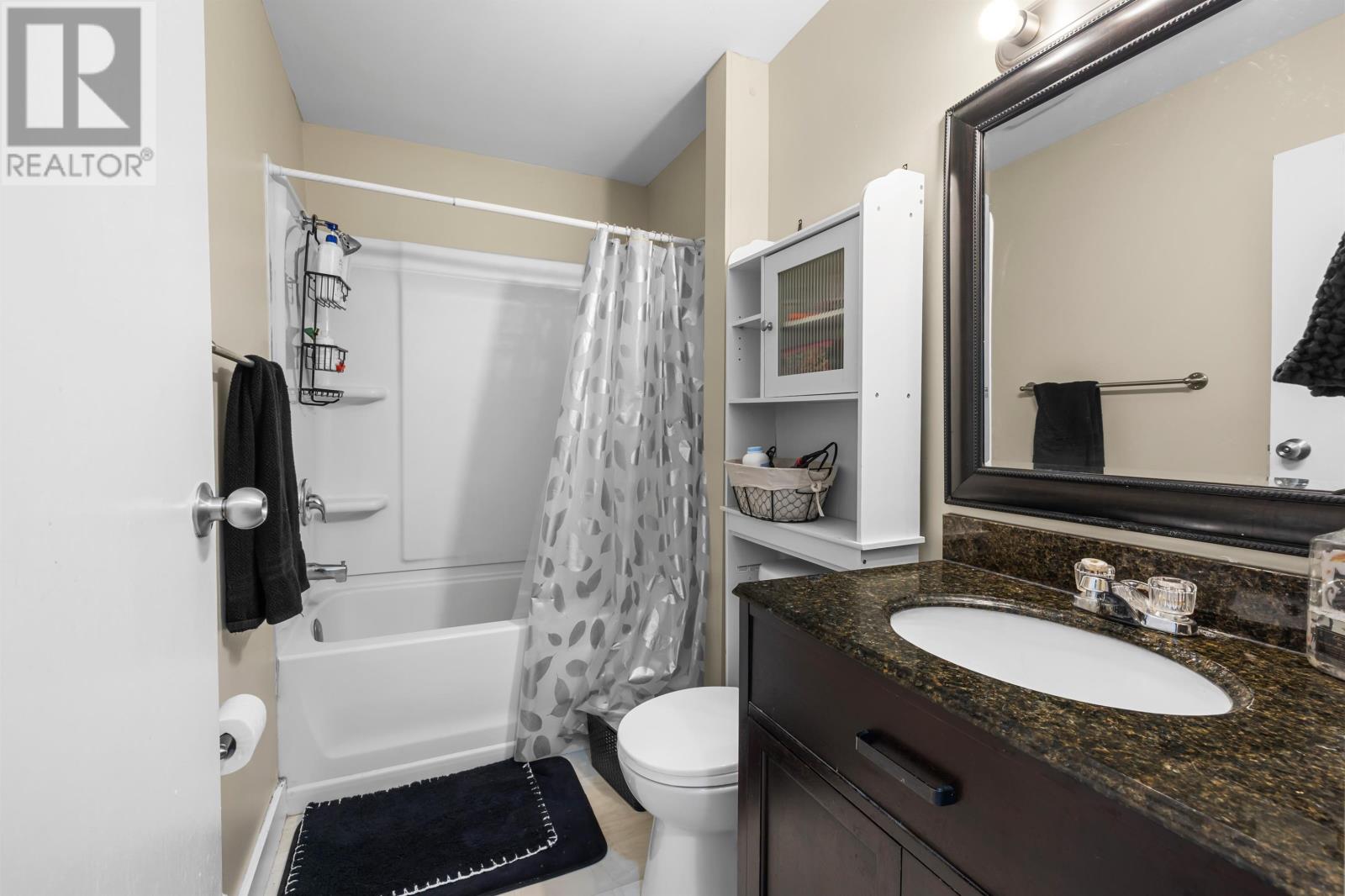 29 Ole King Square Property Photo 6