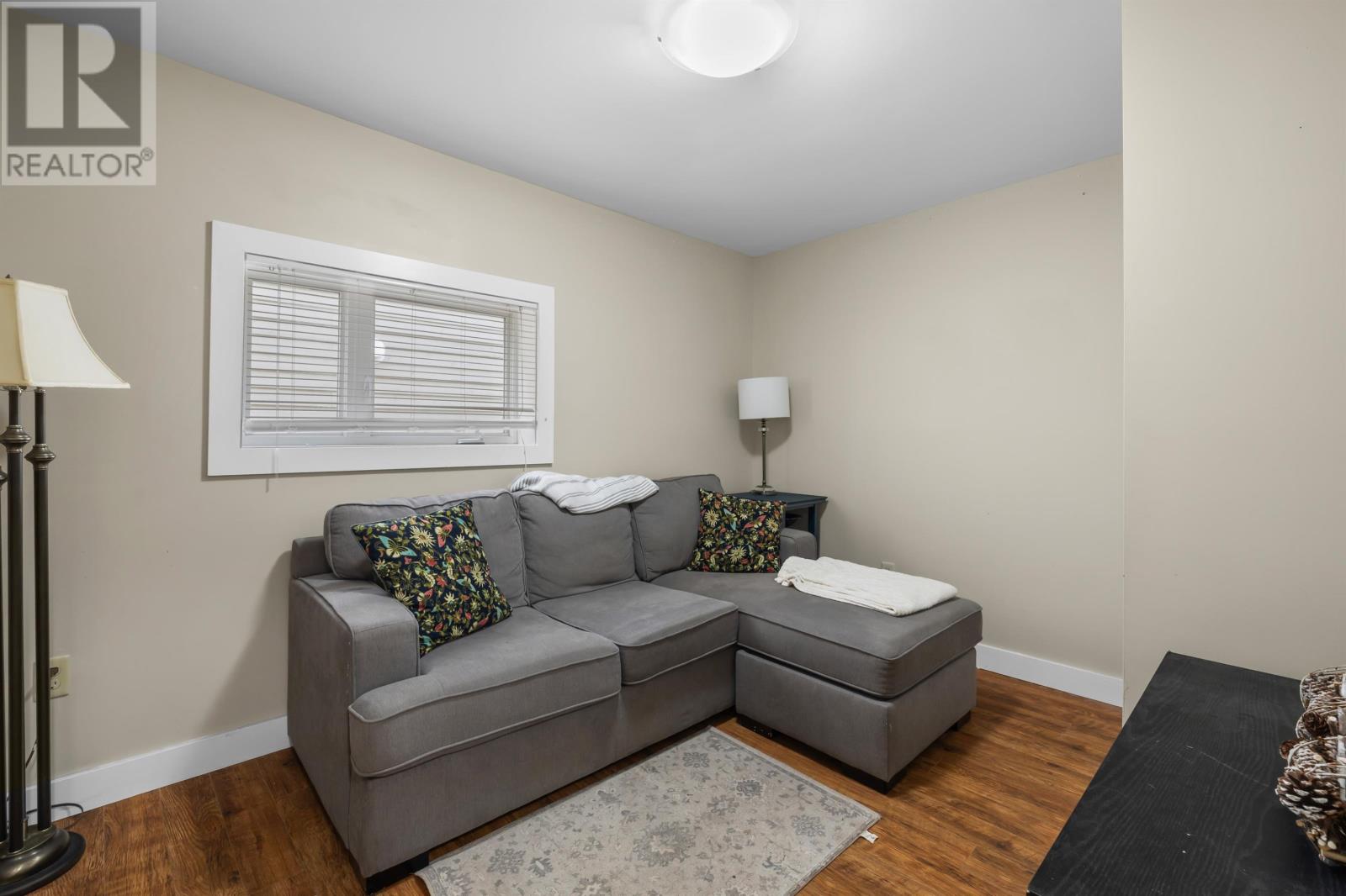 29 Ole King Square Property Photo 7