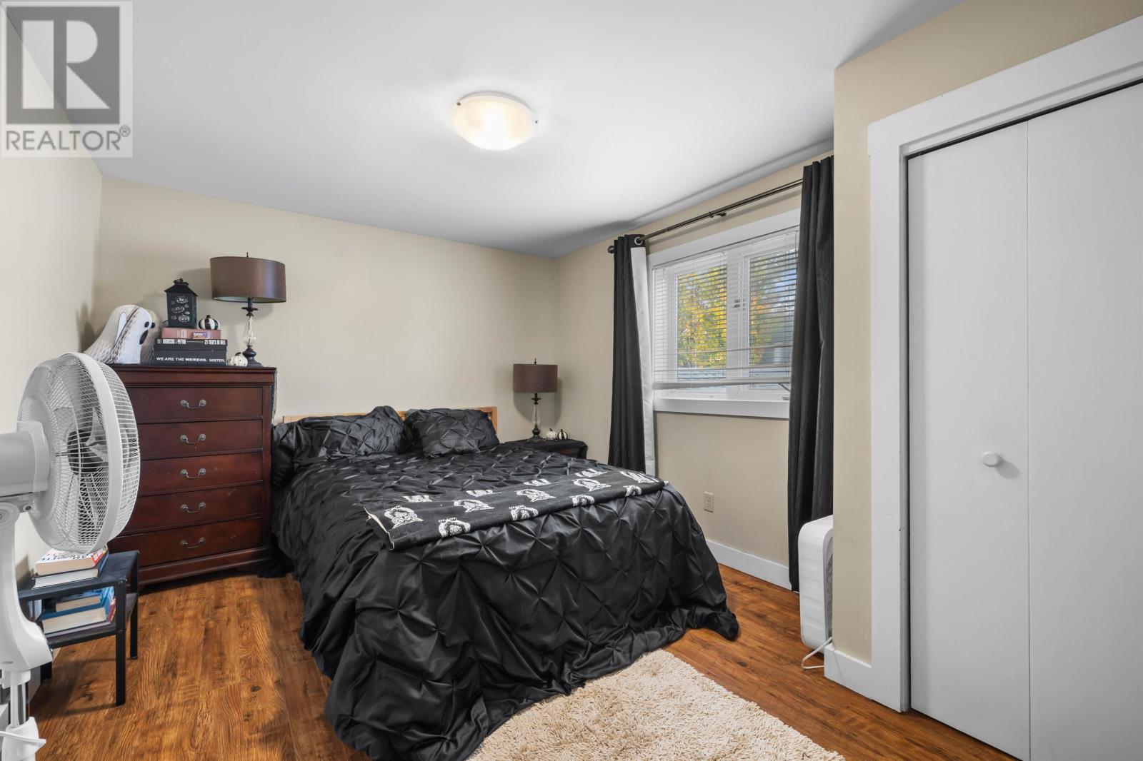 29 Ole King Square Property Photo 9