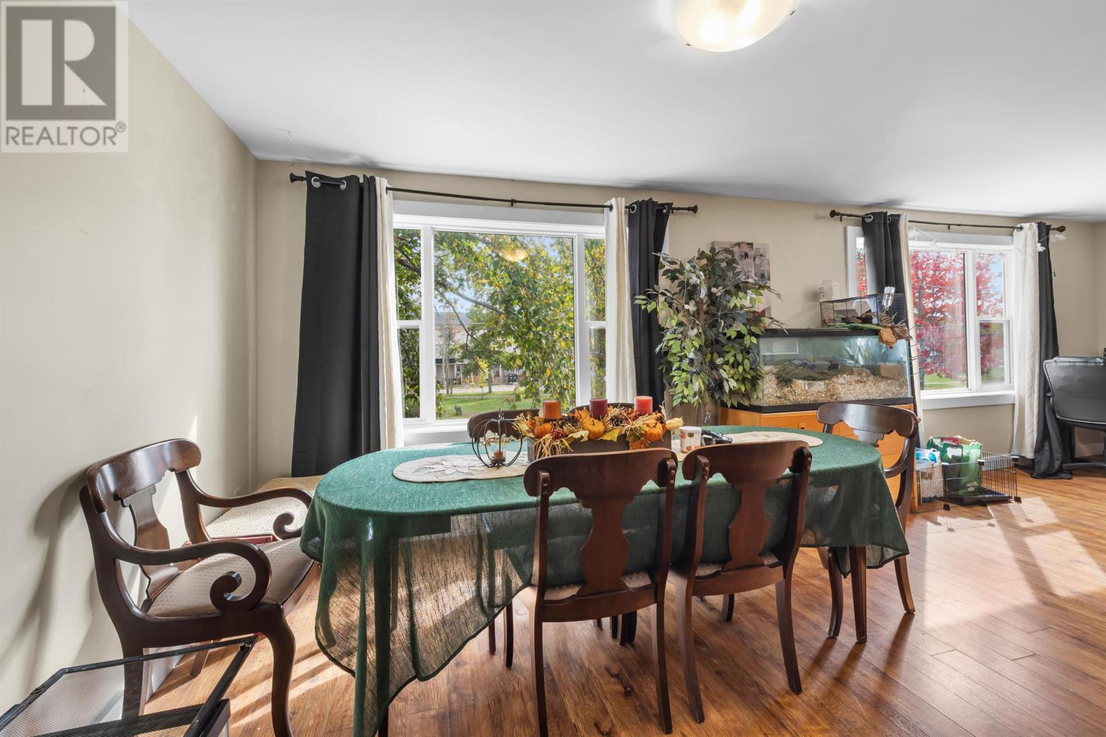 29 Ole King Square Property Photo 12