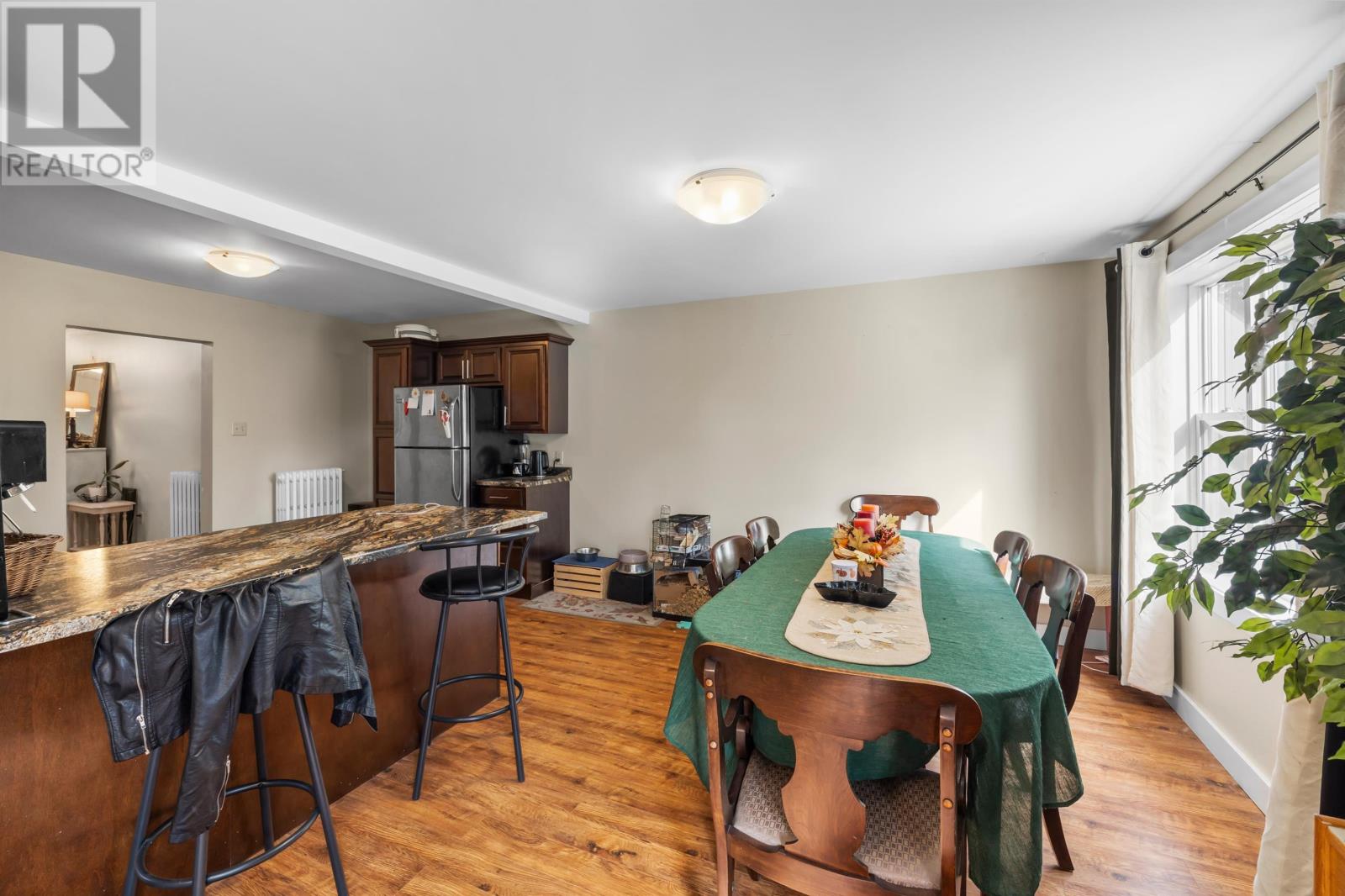 29 Ole King Square Property Photo 13