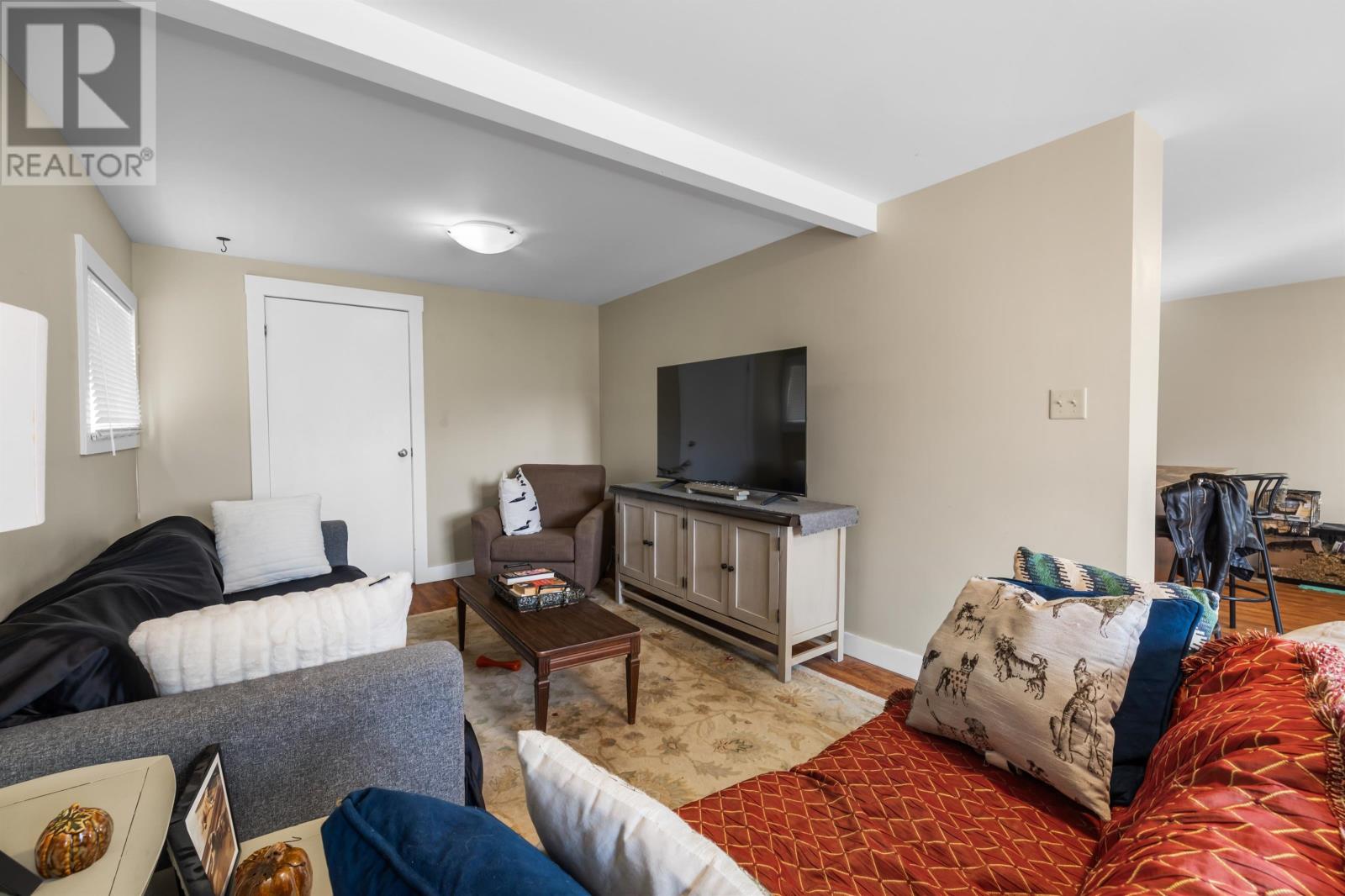 29 Ole King Square Property Photo 15