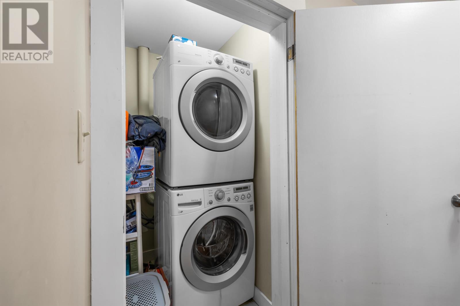 29 Ole King Square Property Photo 16