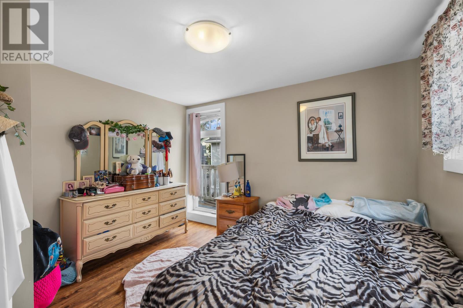 29 Ole King Square Property Photo 17