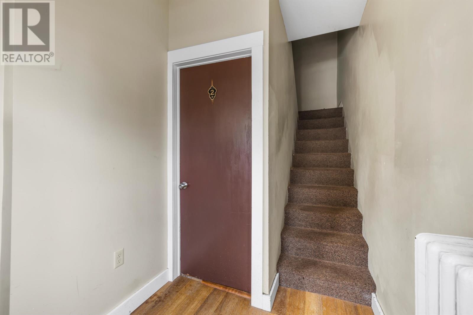 29 Ole King Square Property Photo 22