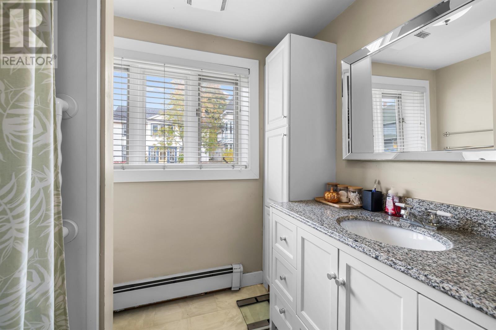 29 Ole King Square Property Photo 29