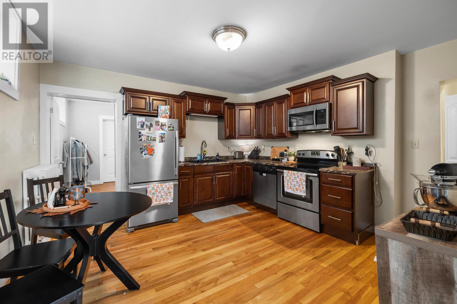 29 Ole King Square Property Photo 34