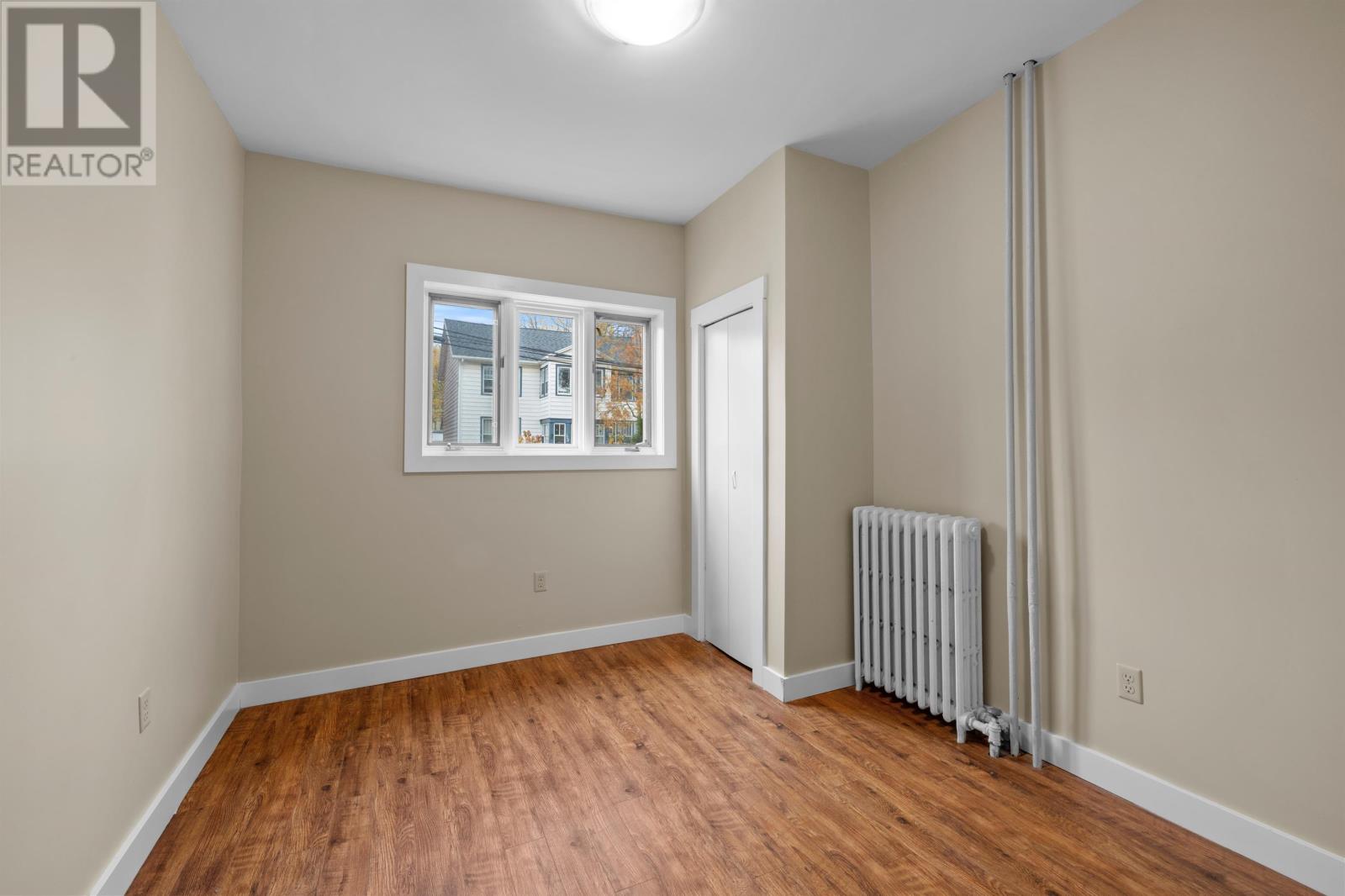 29 Ole King Square Property Photo 35