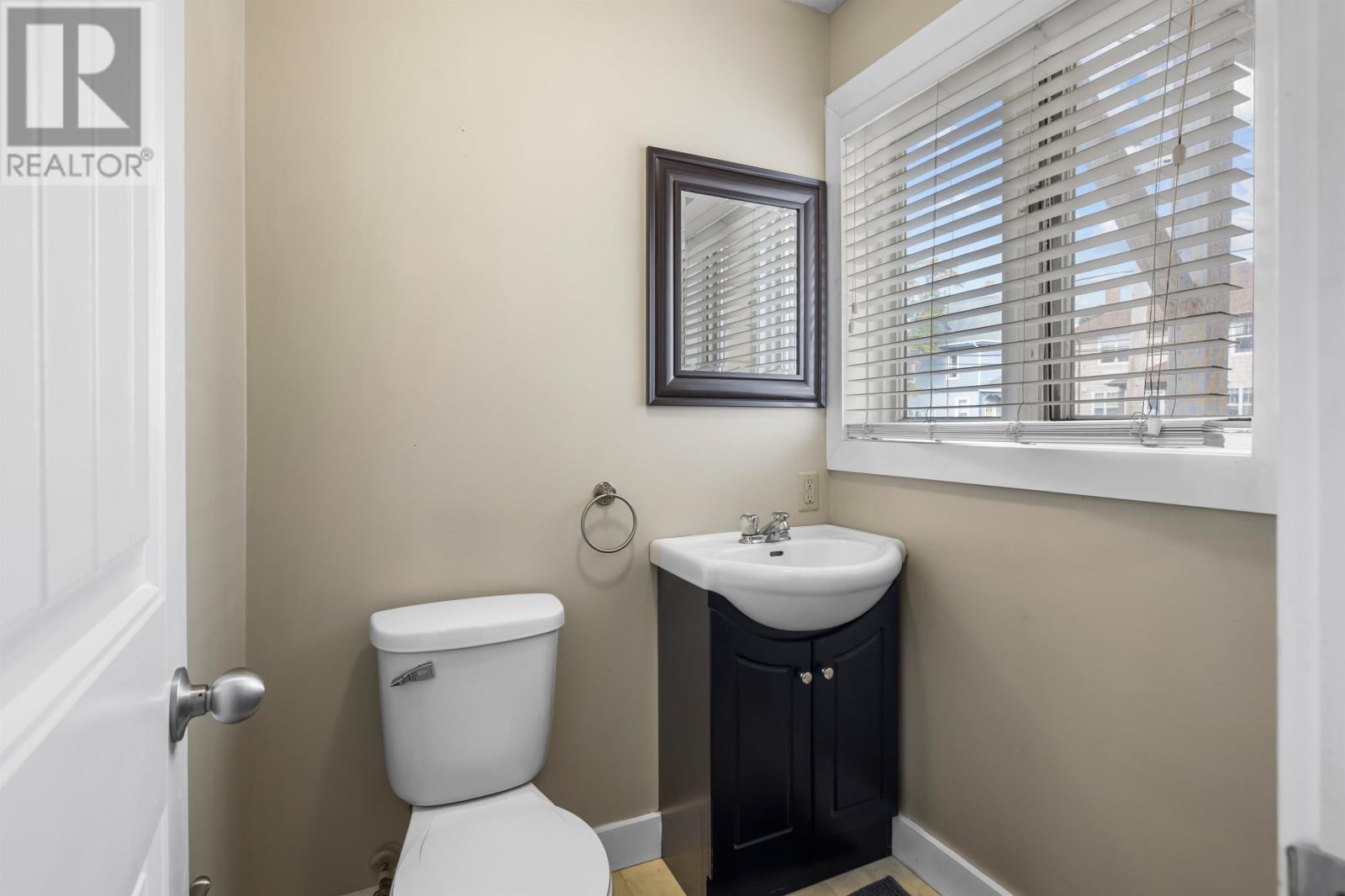 29 Ole King Square Property Photo 38