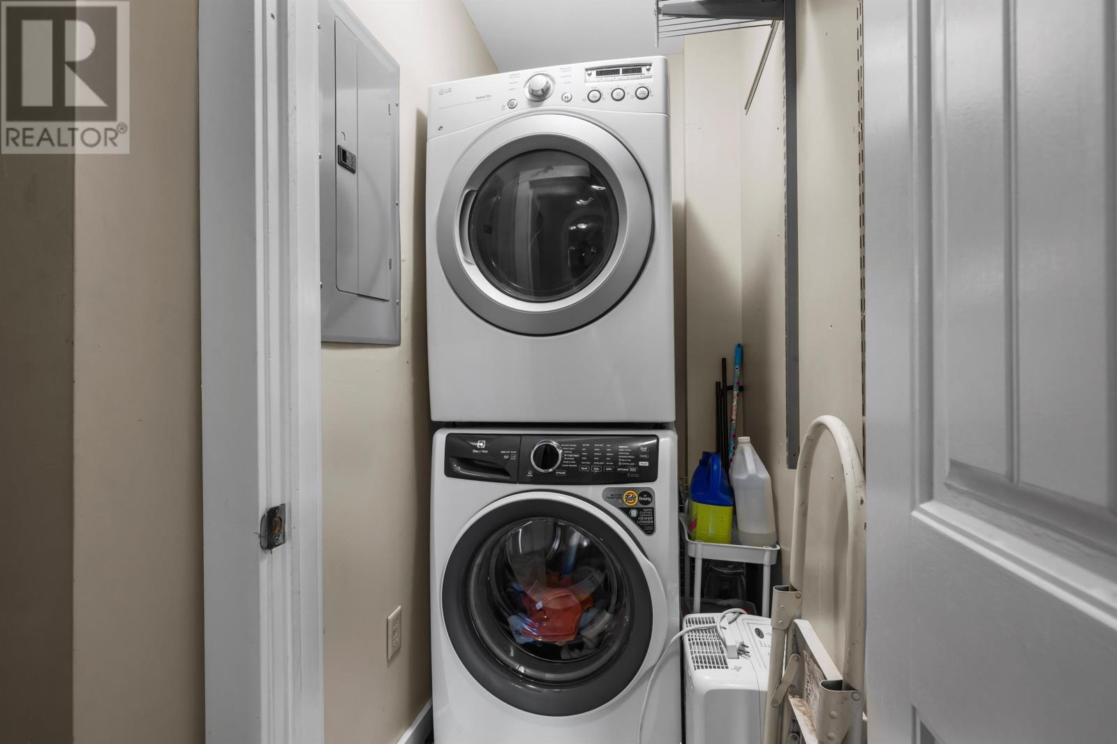 29 Ole King Square Property Photo 39