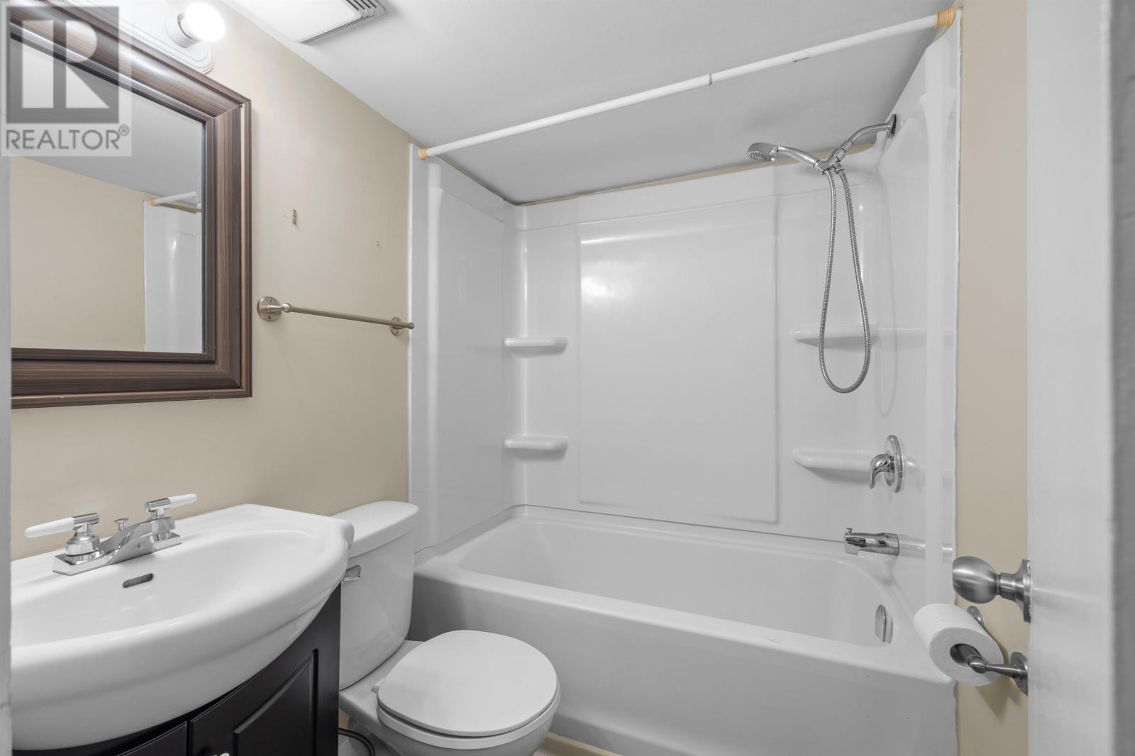 29 Ole King Square Property Photo 44