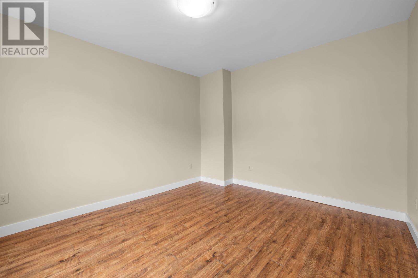 29 Ole King Square Property Photo 45