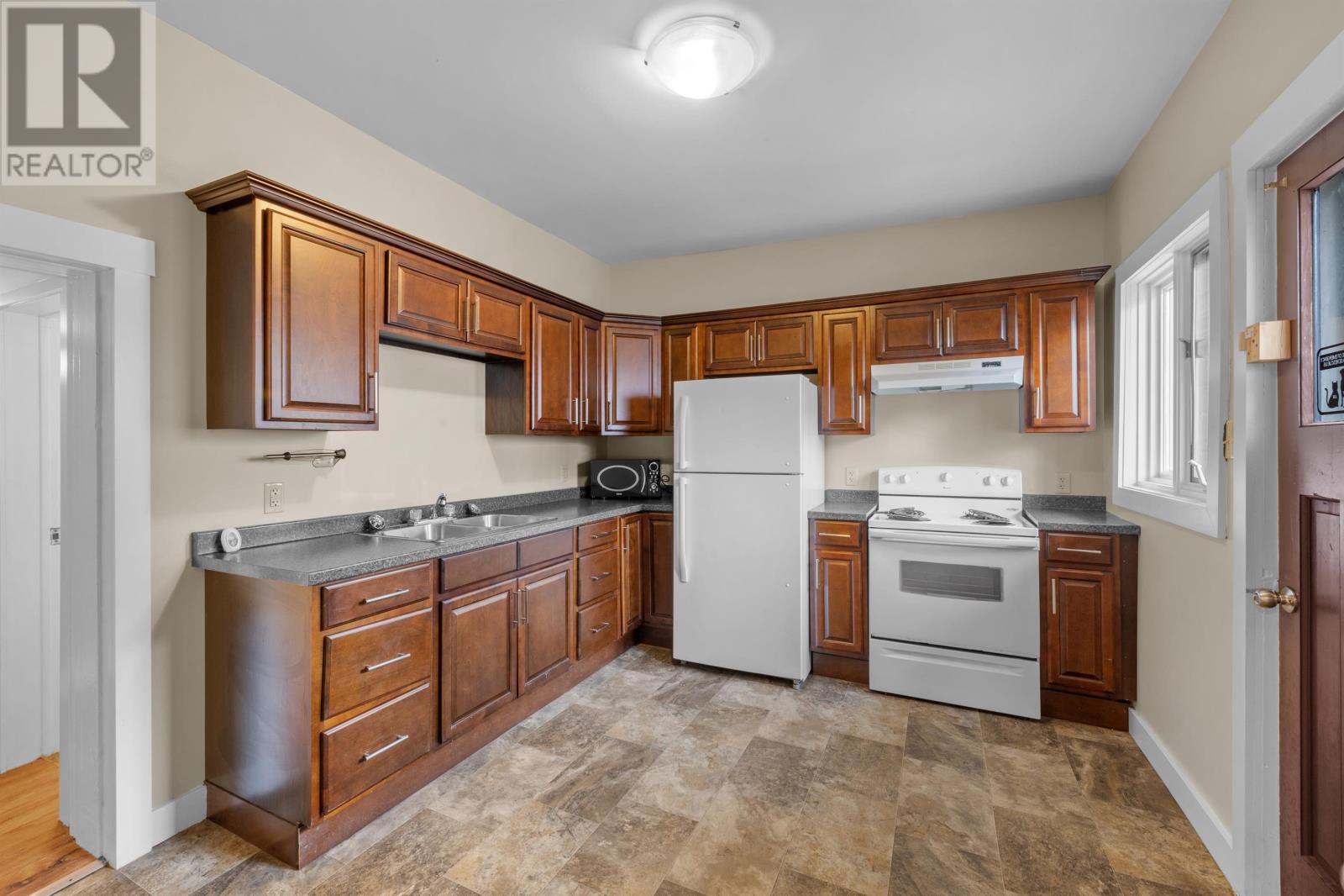 29 Ole King Square Property Photo 47