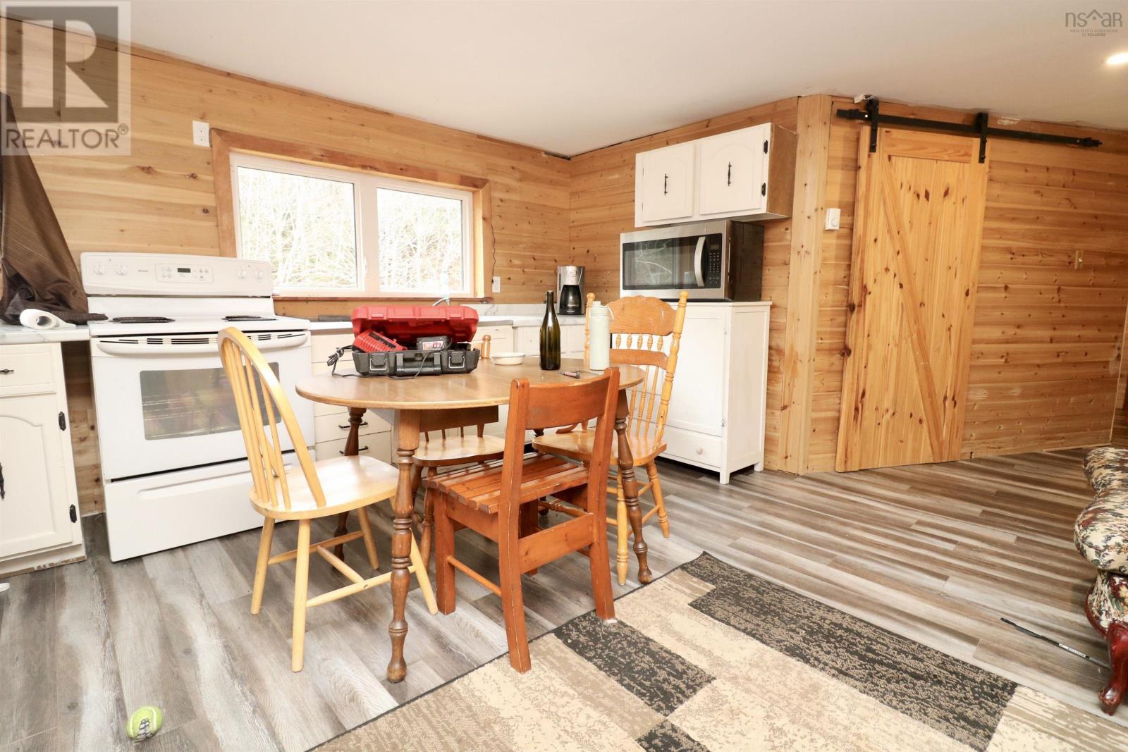 172 Woodside Road Property Photo 8